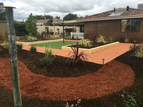 Garden before and after, laid out for easy access (after 2 of 3)