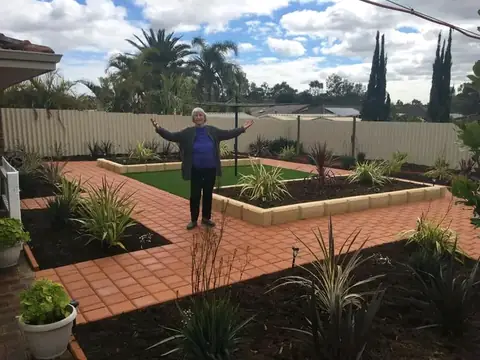 Garden before and after, laid out for easy access (after 3 of 3)